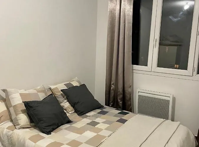 Magnifique T3 Quartier Près D’arènes Tram Au Pied De L’immeuble Appartement *